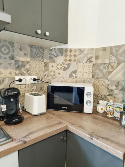 Cozy Apartment Near City Center Bukares Bagian luar foto