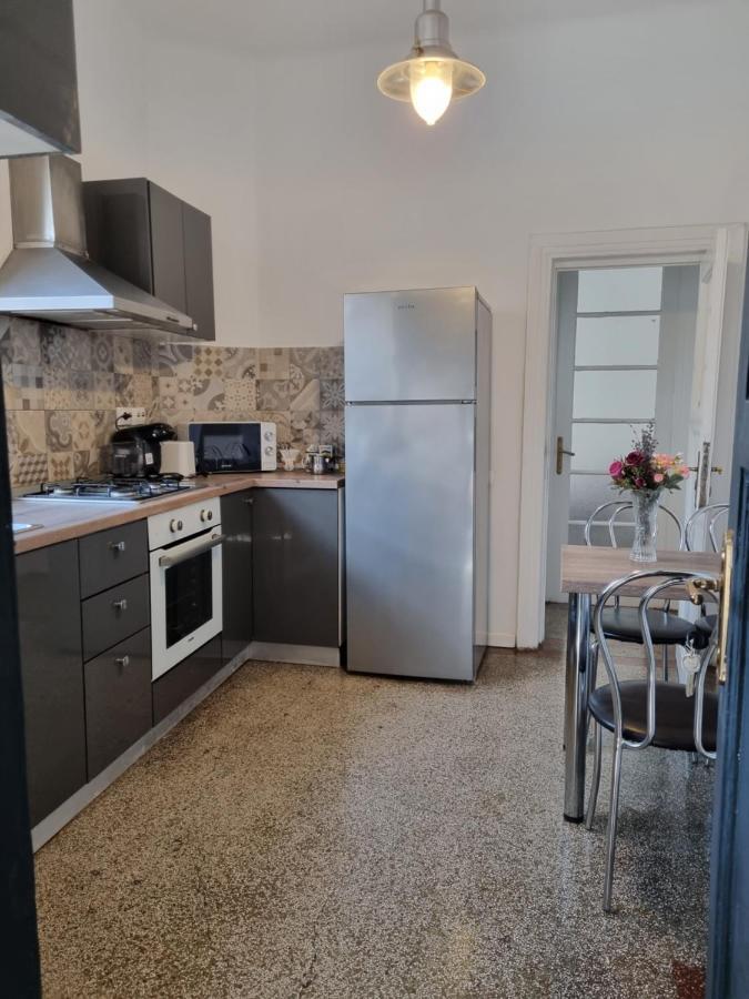 Cozy Apartment Near City Center Bukares Bagian luar foto