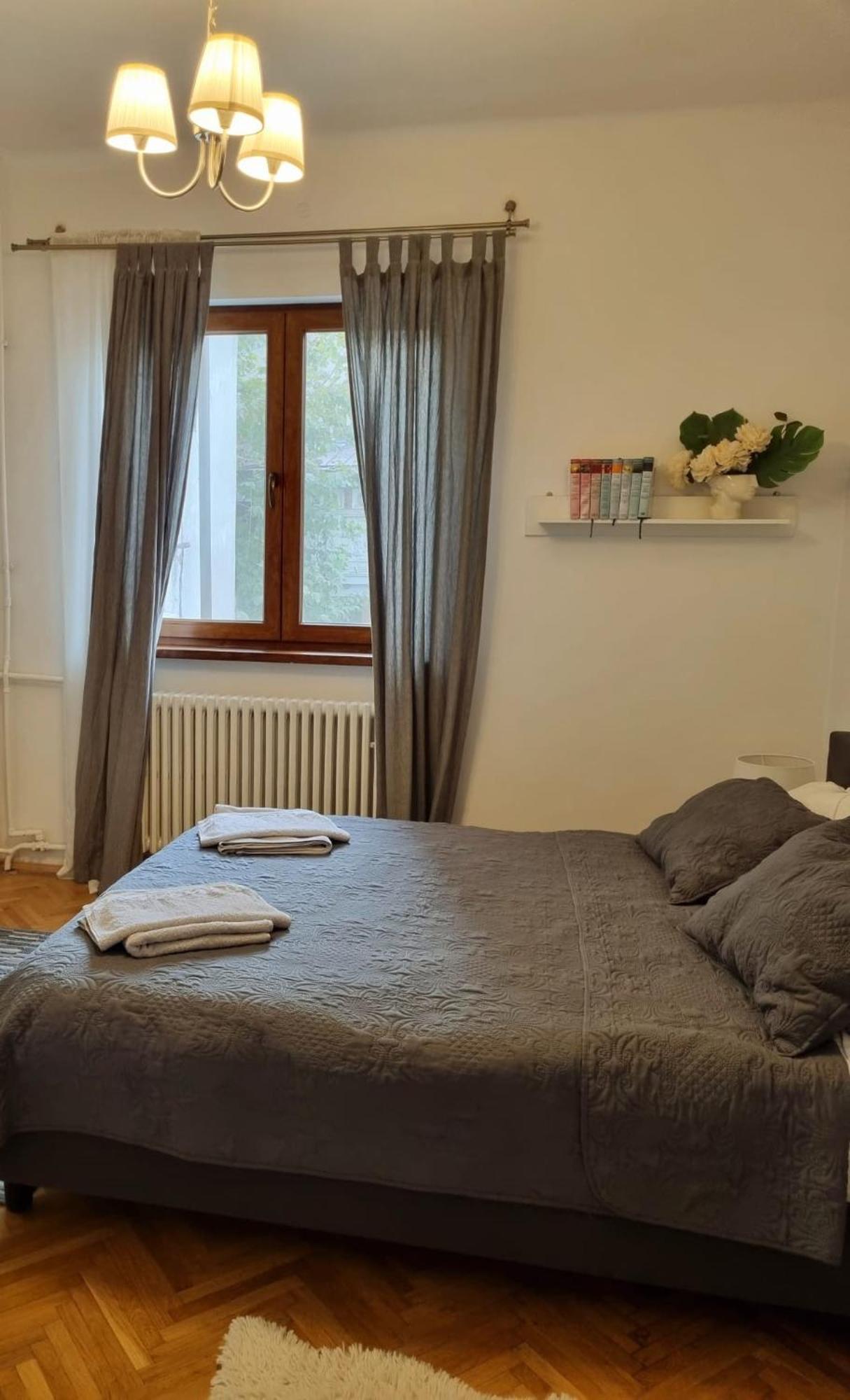 Cozy Apartment Near City Center Bukares Bagian luar foto
