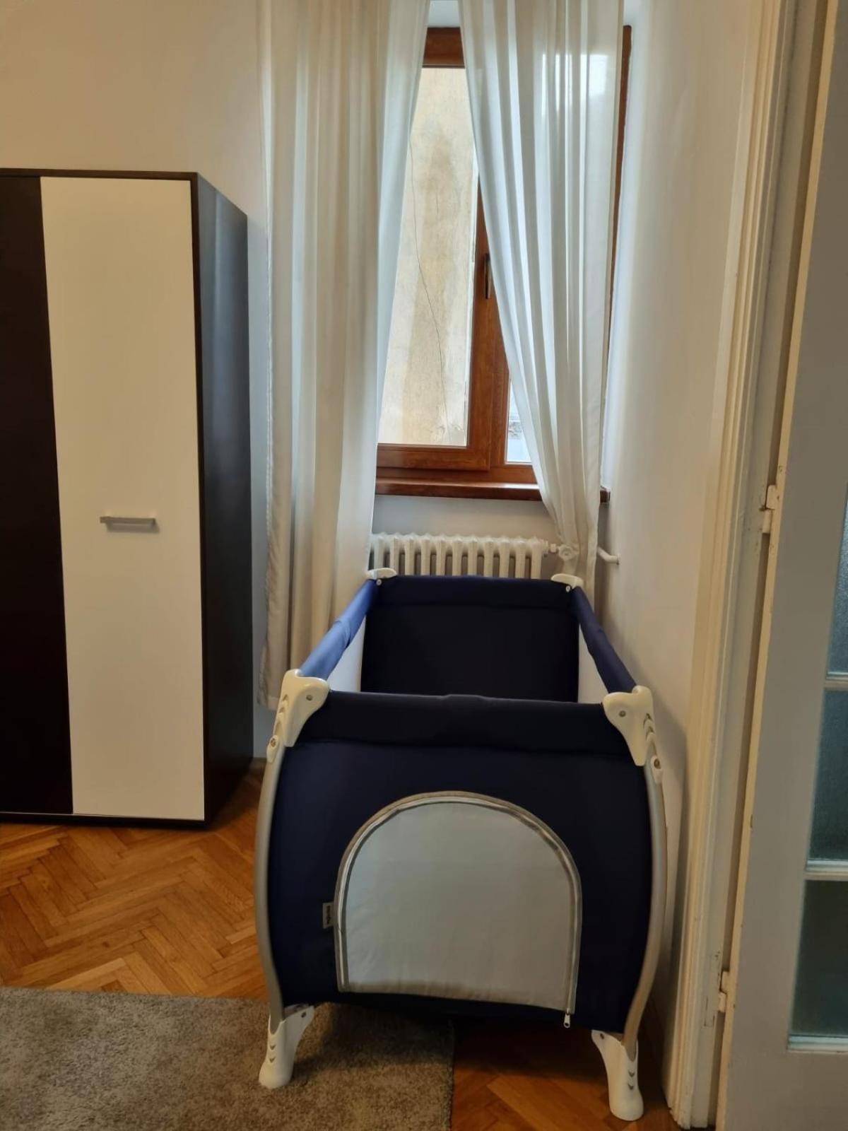 Cozy Apartment Near City Center Bukares Bagian luar foto