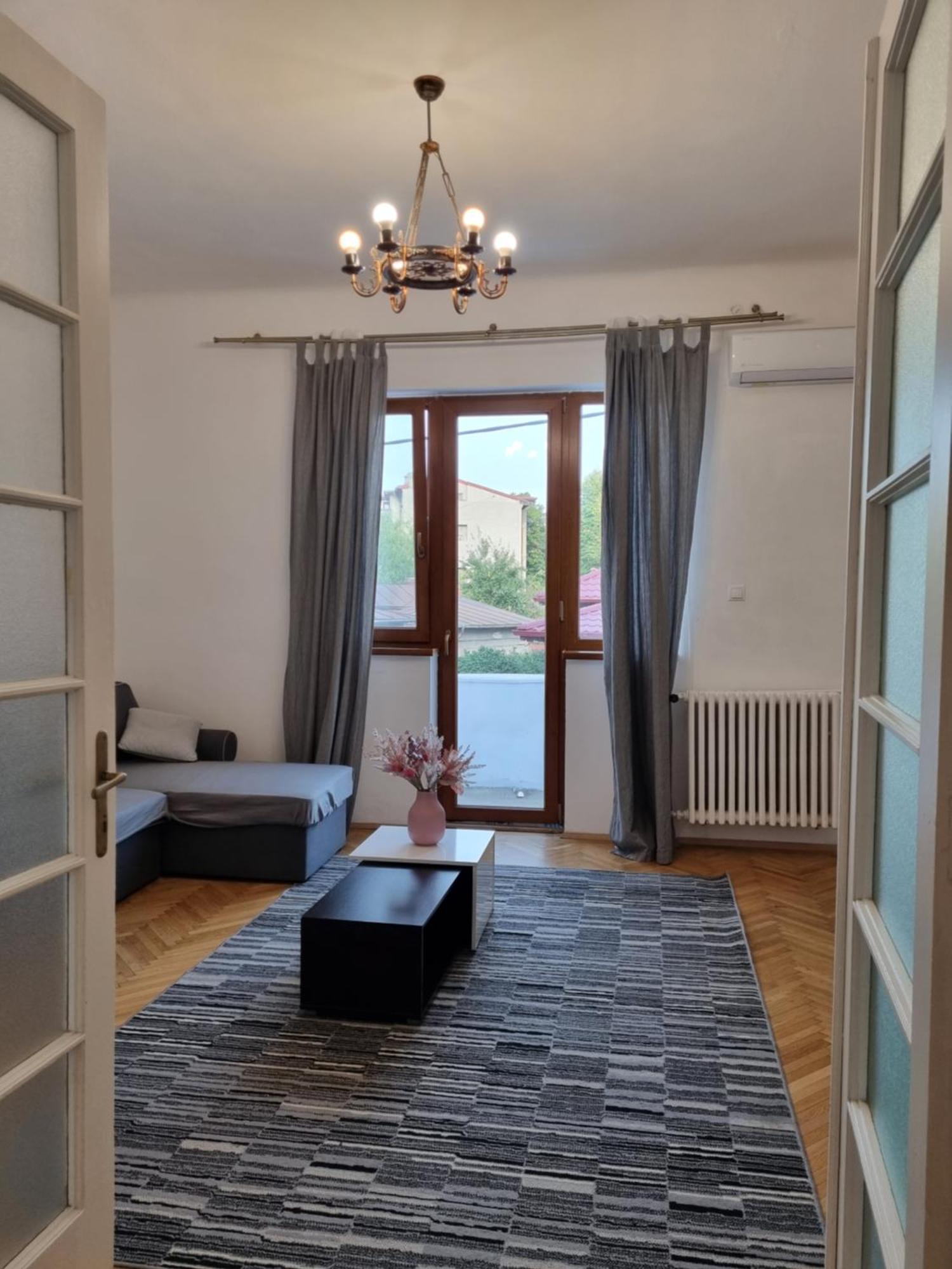 Cozy Apartment Near City Center Bukares Bagian luar foto