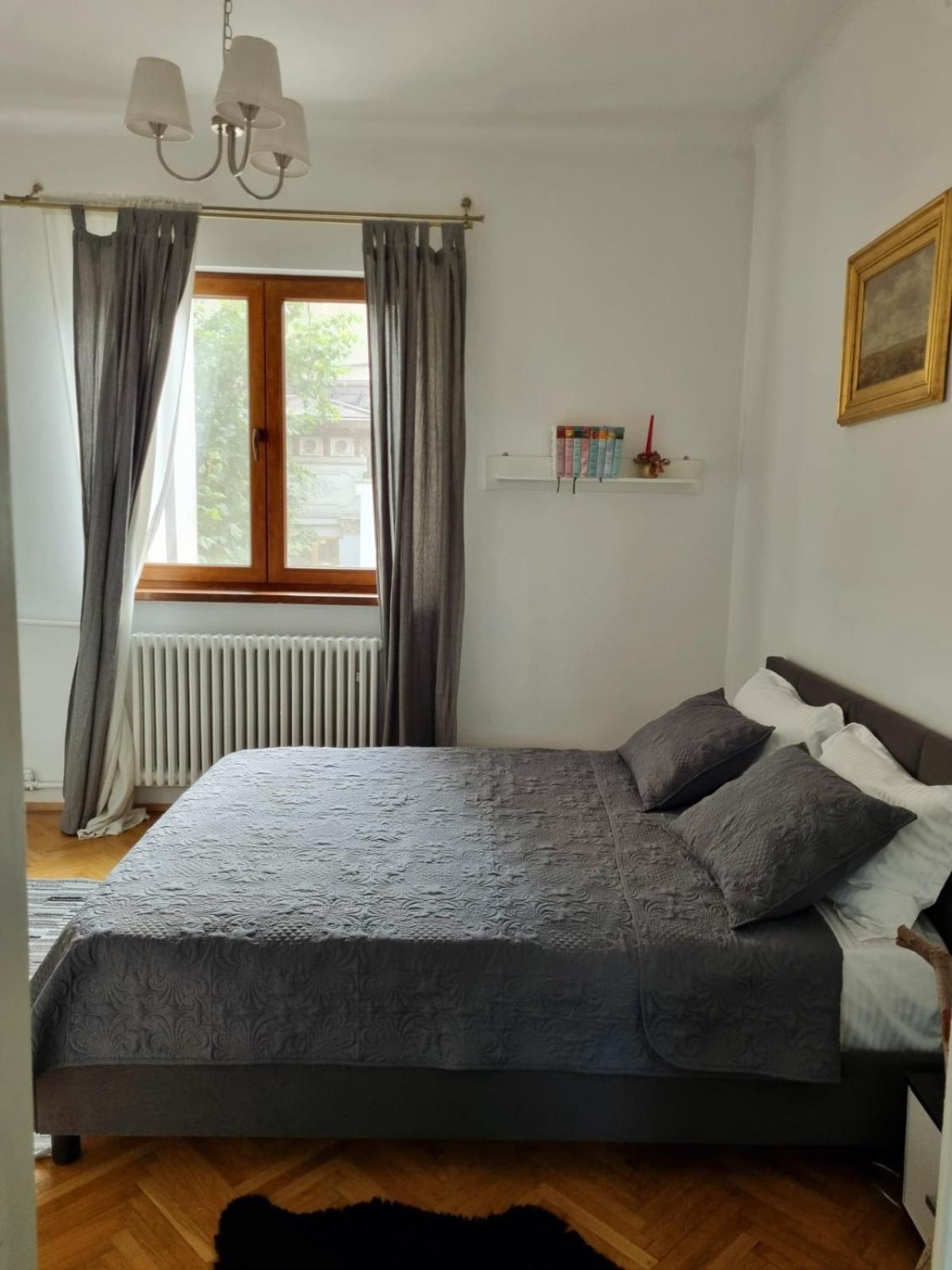 Cozy Apartment Near City Center Bukares Bagian luar foto
